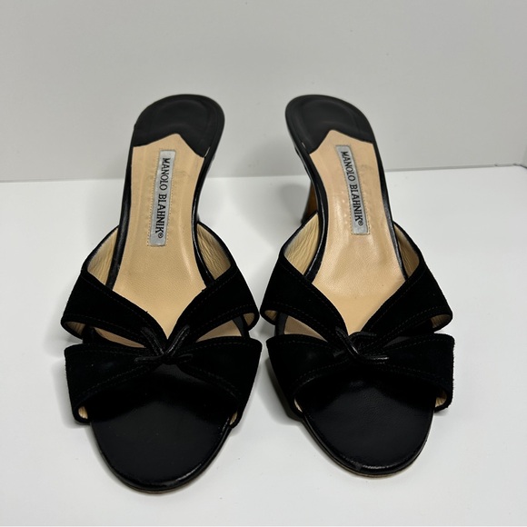 Manolo Blahnik Black Suede kitten heels Sz 40.5 - Picture 7 of 9